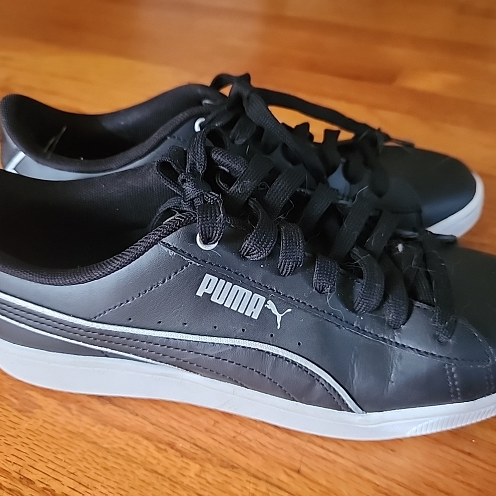 PUMA Vikky V2 Black Women’s Sneakers Size 6 – SoftFoam Comfort Casual Shoes